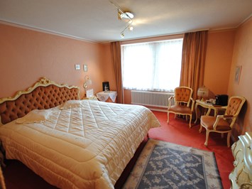Hotel Croix d`Or et Poste Zimmerkategorien Grosses Doppelzimmer